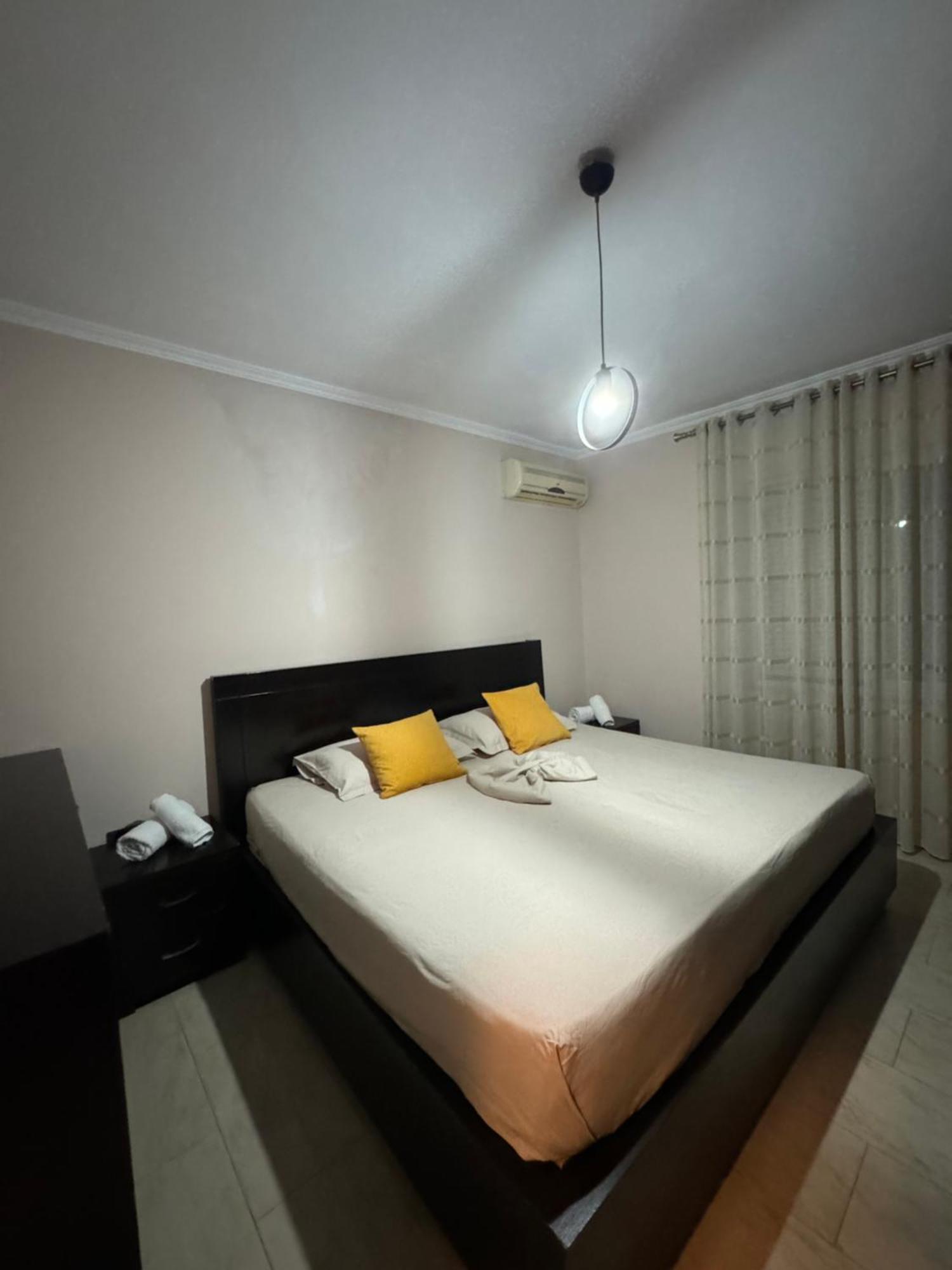 Toptani Center Apartment Тирана Екстер'єр фото