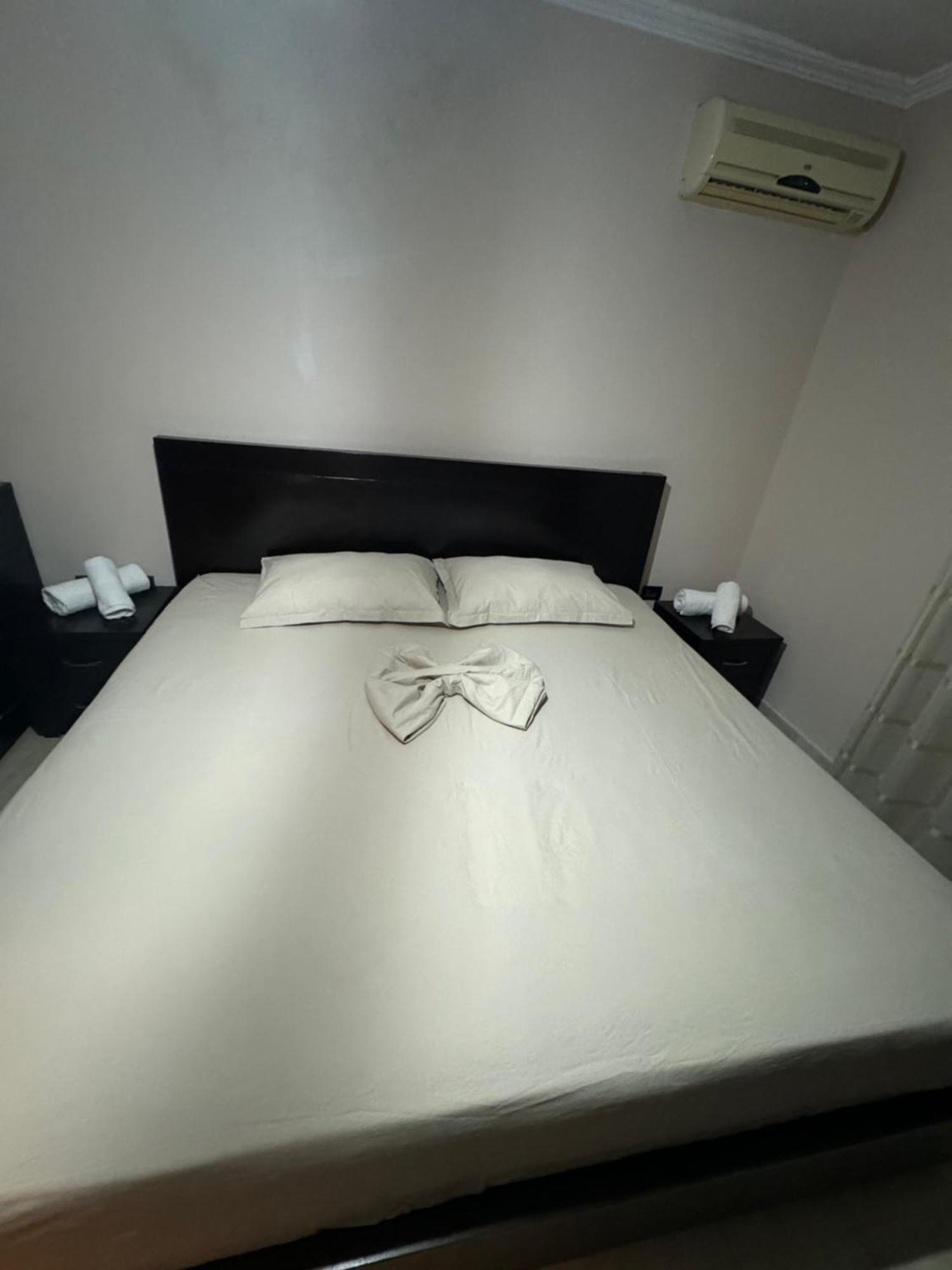Toptani Center Apartment Тирана Екстер'єр фото
